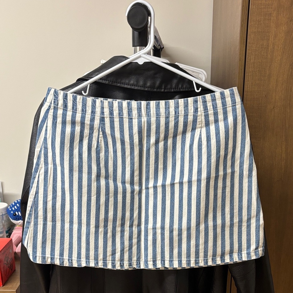 Forever 21 Blue and White Striped Mini Skirt